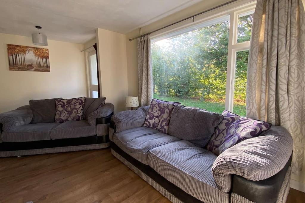 Cheerful 3 Bedroom Bungalow With Indoor Fire Place กลอสเตอร์ ภายนอก รูปภาพ