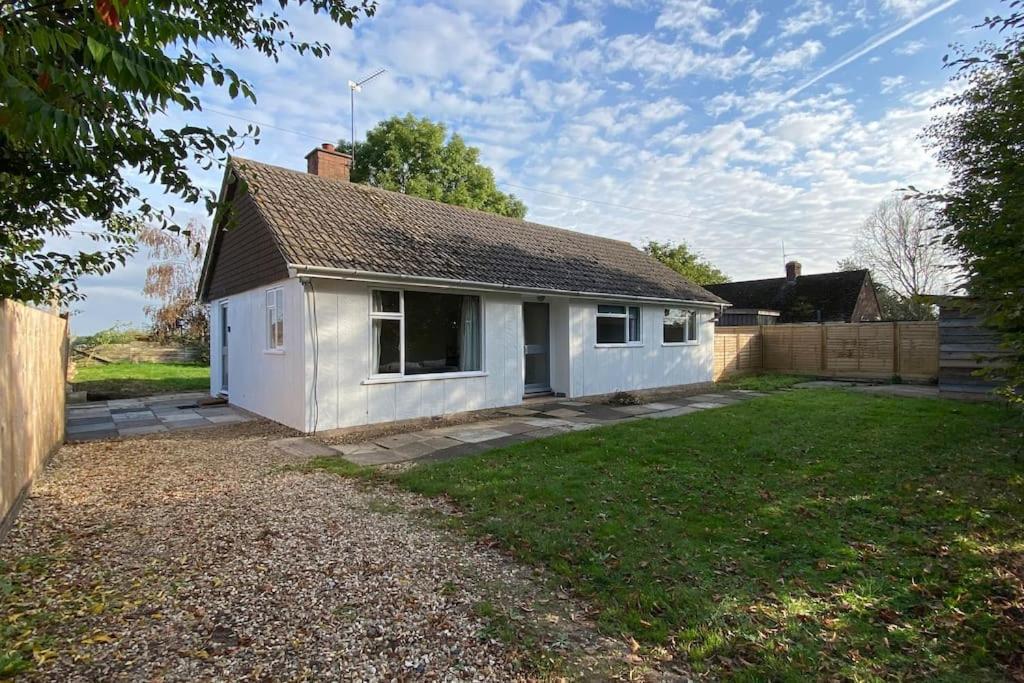 Cheerful 3 Bedroom Bungalow With Indoor Fire Place กลอสเตอร์ ภายนอก รูปภาพ